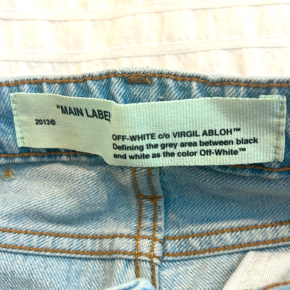 OFF-WHITE Thight Crop Denim with Belt in light blue wash - Picture 6 of 9
